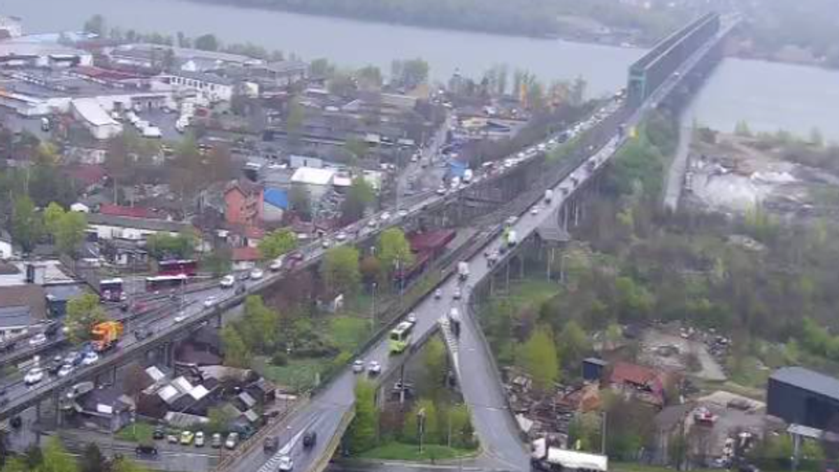 (FOTO) KOLAPS NA PANČEVCU IZ  2 KRAKA Kiša i saobraćajne nesreće napravili haos u Beogradu: Evo gde je sve kritično