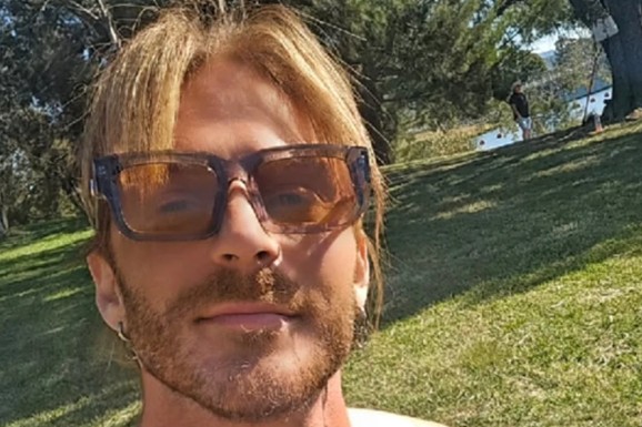 NAŠ PEVAČ OBUKAO ĆERKU OD 8 DANA U KOŽNU JAKNU Pljušte komentari: "Tatina mala rokerka"