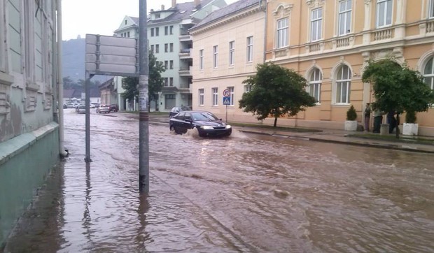 499146_vrsac-veliki-broj-ulica-je-pod-vodom-foto-danijela-stojanov