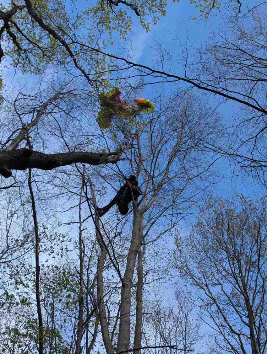 Akcija spasavanja pilota paraglajdera