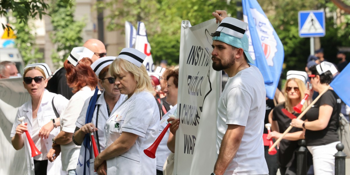 Pielęgniarki domagają się wyższych wynagrodzeń. Sejm jednak nie chce się na to zgodzić