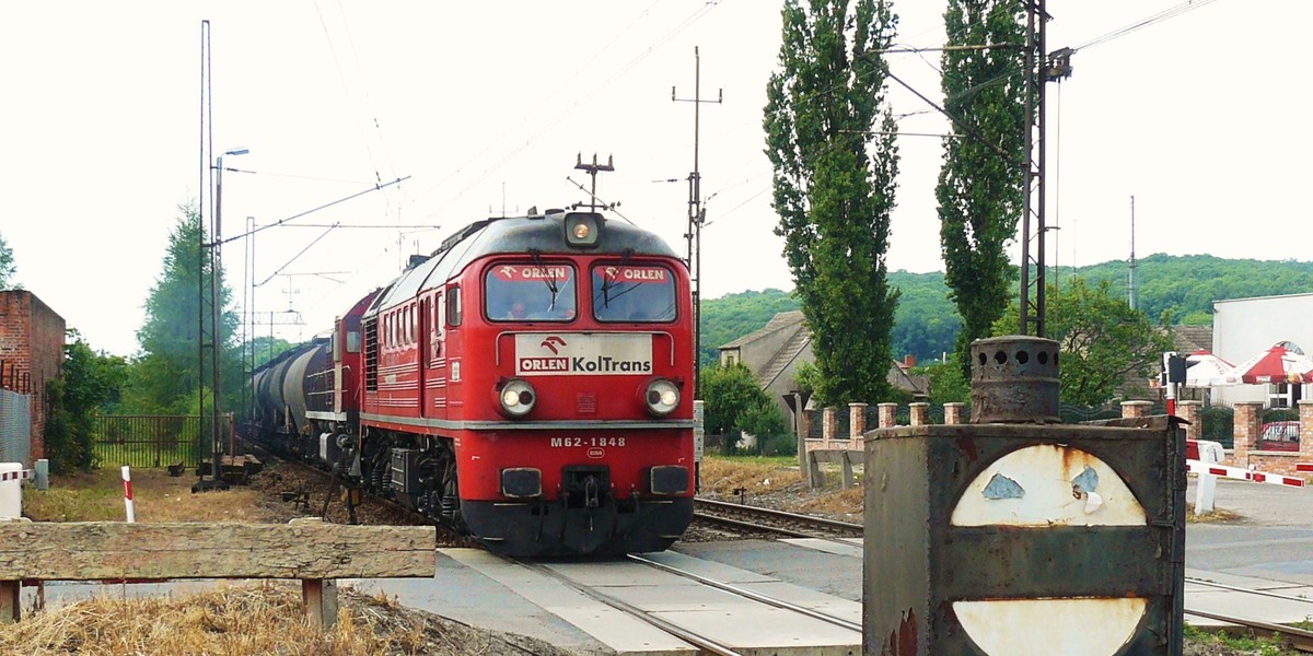 Litewskie koleje muszą zapłacić grzywnę za nieuczciwą konkurencję w sprawie Orlenu (na zdjęciu: pociąg z lokomotywą M62-1848 Orlen KolTransu w Osieku nad Notecią)