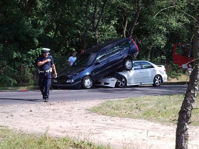 Mazda uderzyła w volvo