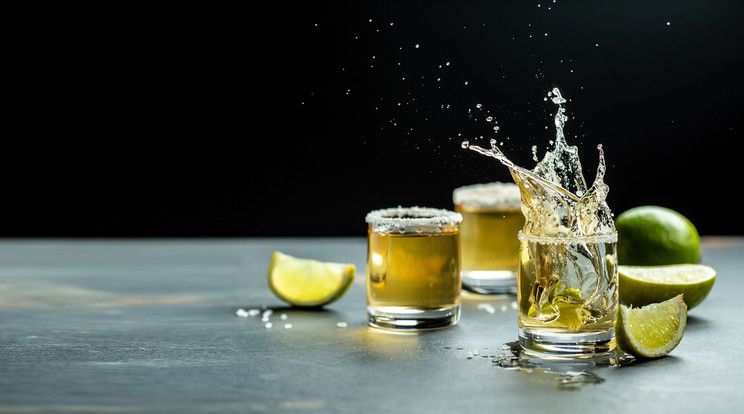 A tequilát világszerte sóval és citrommal fogyasztják, de Mexikóban a leghagyományosabb módon minden nélkül, szobahőmérsékleten isszák / Fotó: Shutterstock