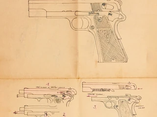 Vis wz.35 To legenda. Ten pistolet miała zawodowa kadra Wojska Polskiego. W piosence „Pałacyk Michla” uwiecznili go powstańcy warszawscy. Na rysunku instrukcja autorstwa Jerzego Janeckiego z 1944 r. dla żołnierzy NSZ.