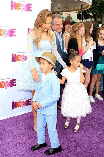 Jennifer Lopez z dziećmi na premierze filmu 'Dom'