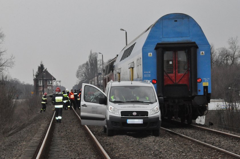 Kierowca Zginął W Wypadku Na Przejeździe Kolejowym W Trzciance