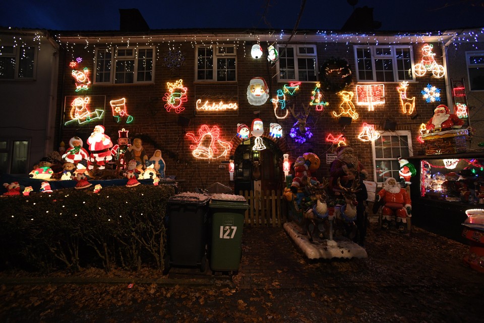 epa06398751 - BRITAIN CHRITSTMAS (Christmas Lights in London)