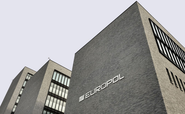 Europol ostrzega przed dziesiątkami bojowników IS w Europie