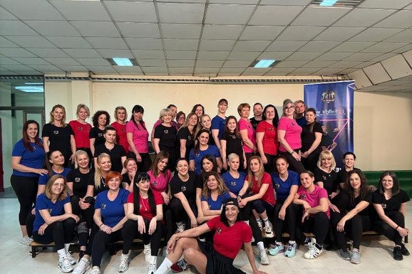 (FOTO, VIDEO) "Folk muzika žene dodatno motiviše": Marijana osmislila FOLK FIT, dame se zatežu i mršave uz narodnjake i kolo