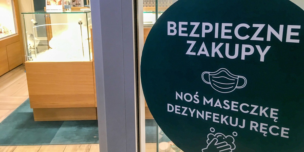 Efektem wprowadzanych restrykcji będzie powrót znanego już ograniczania handlu. Zamknięta zostanie bowiem większość sklepów w galeriach handlowych.