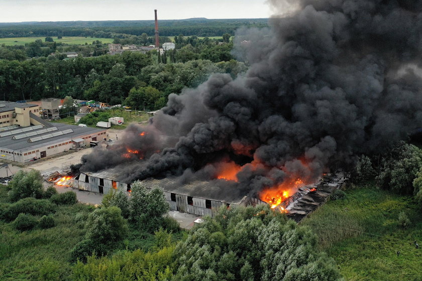 Pożar w Konstancinie-Jeziornej. Czarny dym spowił okolice