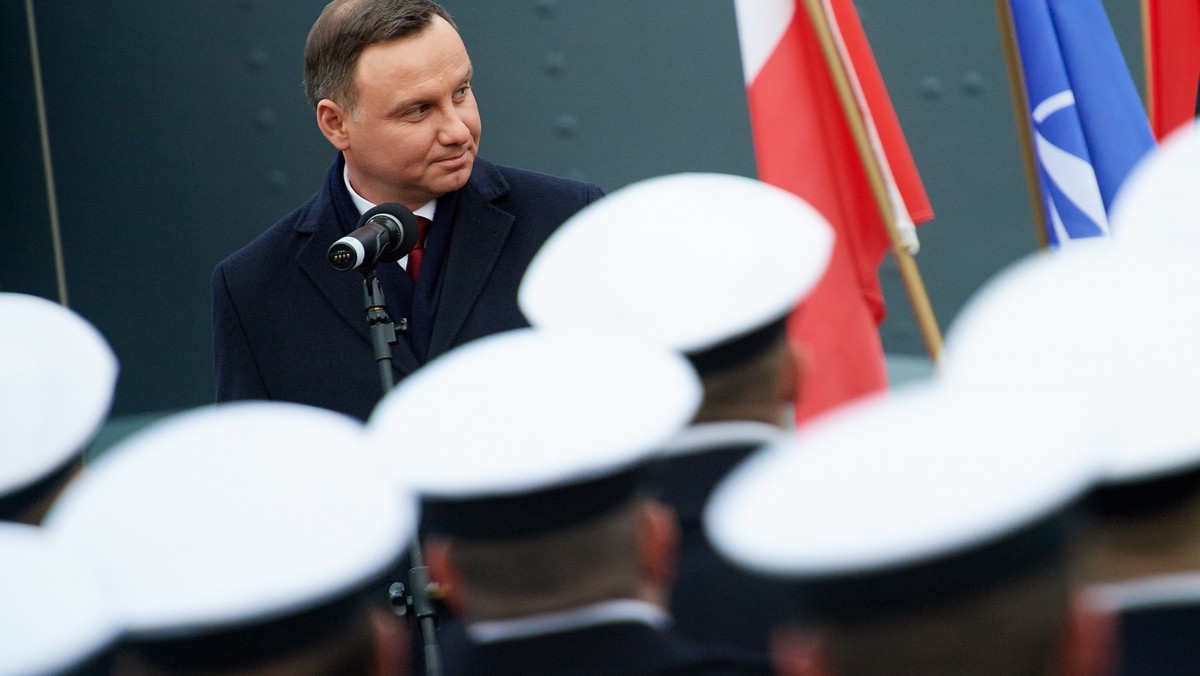 Po 27 lat zaniedbań i niedoinwestowania Marynarka Wojenna nie jest dziś w stanie, którego byśmy oczekiwali; czas najwyższy, aby to się zmieniło - powiedział prezydent Andrzej Duda w Gdyni podczas obchodów 98. rocznicy odtworzenia Marynarki Wojennej RP.