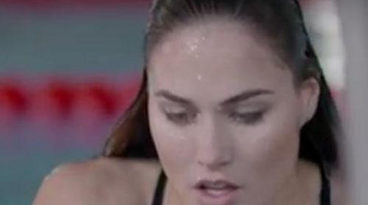 Elképesztően szexi reklámot forgatott Jakabos – videó!