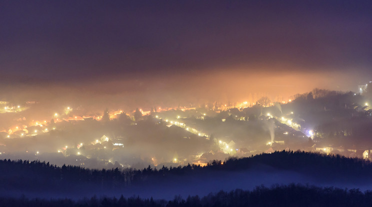 Hajnali köd Salgótarján mellett / Fotó:  MTI/Komka Péter