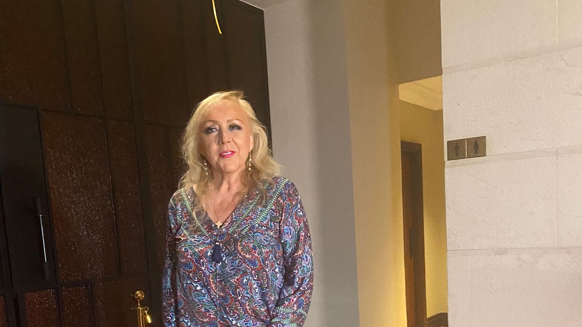 NAŠU PEVAČICU JE MAJKA RODILA U ŠTALI Sipala joj vodu u usta, a otac joj spasio život: Zbog ovoga nikad nije saznala tačan datum rođenja