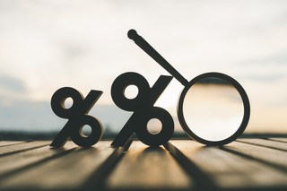 W październiku 2024 r. mniej pieniędzy dla pracujących w nocy