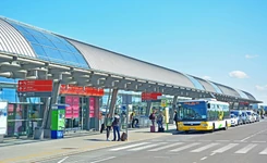 Samorządowcy idą Modlinowi z odsieczą. 'Do gry wejdzie też Warszawa'
