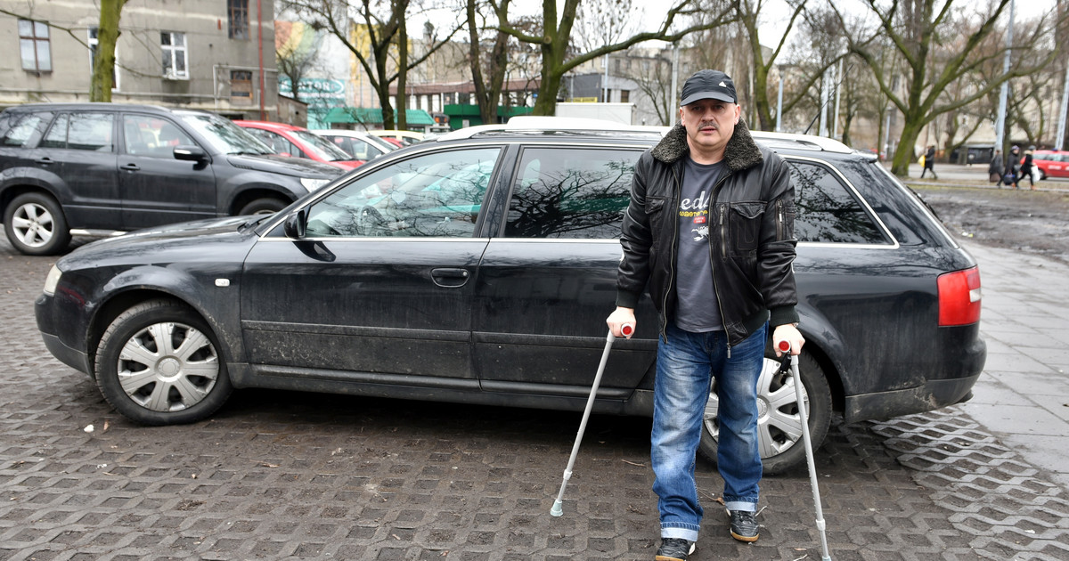 Niepełnosprawny z Łodzi stracił auto, choć zaparkował na