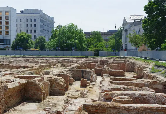 Odkryto tunel pod Pałacem Saskim. "Nie ma go na żadnych planach"