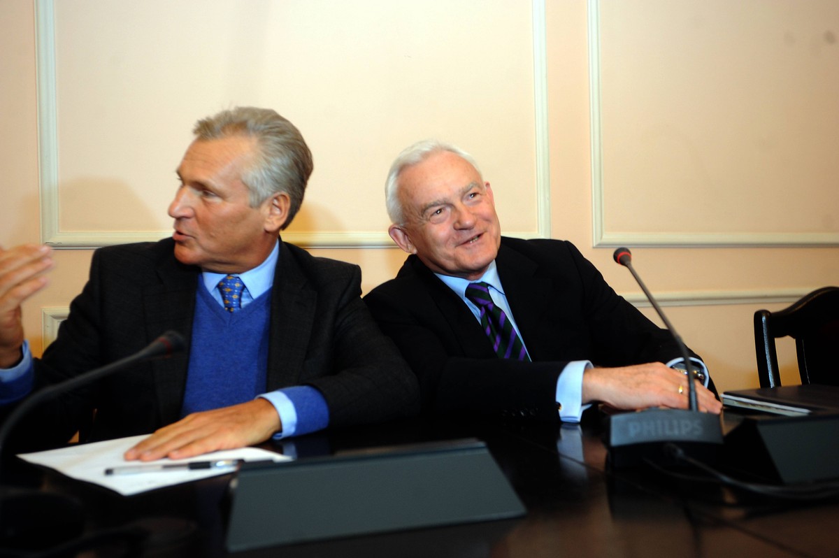 Aleksander Kwaśniewski i Leszek Miller na spotkaniu z klubem parlamentarnym SLD