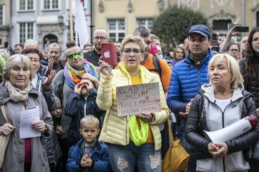 Manifestacja antycovidowców w Gdańsku.