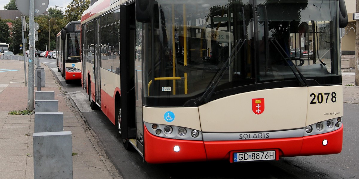 Sąd ukarał kierowcę autobusu za niewyłączenie silnika