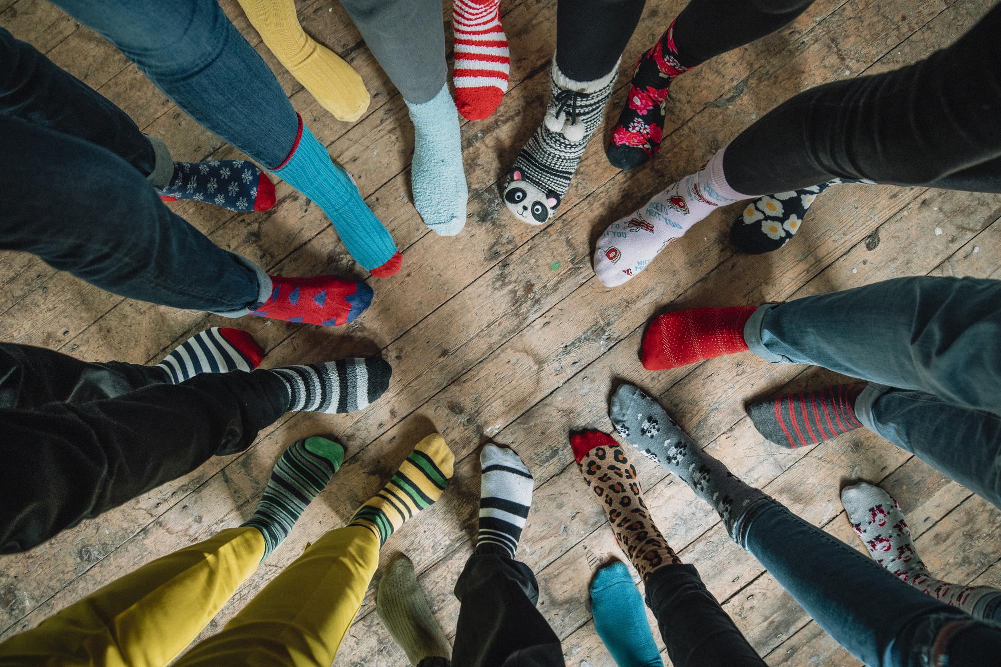Farebné ponožky ovládli sociálne siete, dnes je Svetový deň Downovho  syndrómu | Najmama.sk