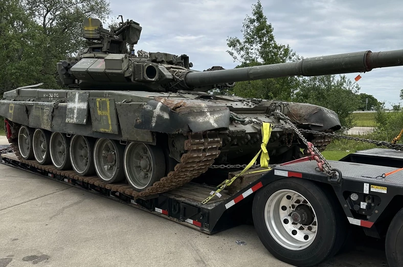 Na razie nie wiemy skąd czołg T-90A wziął się na parkingu w amerykańskim stanie Luizjana