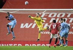 Fabiański nie zatrzymał Man Utd. Cudowny gola Lameli w derbach Londynu
