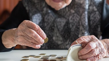 ten dokument zapewni ci wyższą emeryturę. masz go w domu? zus zwiększy ci świadczenie nawet o kilkaset złotych miesięcznie