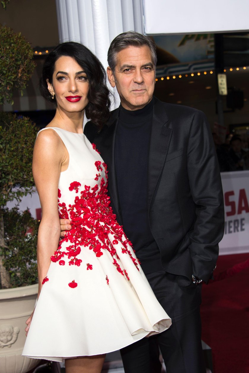 Amal Clooney w ciąży bliźniaczej