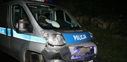 Pijany strażnik staranował policjantów