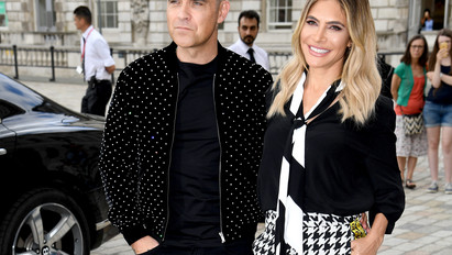 Gólyahír: megszületett Robbie Williams gyermeke