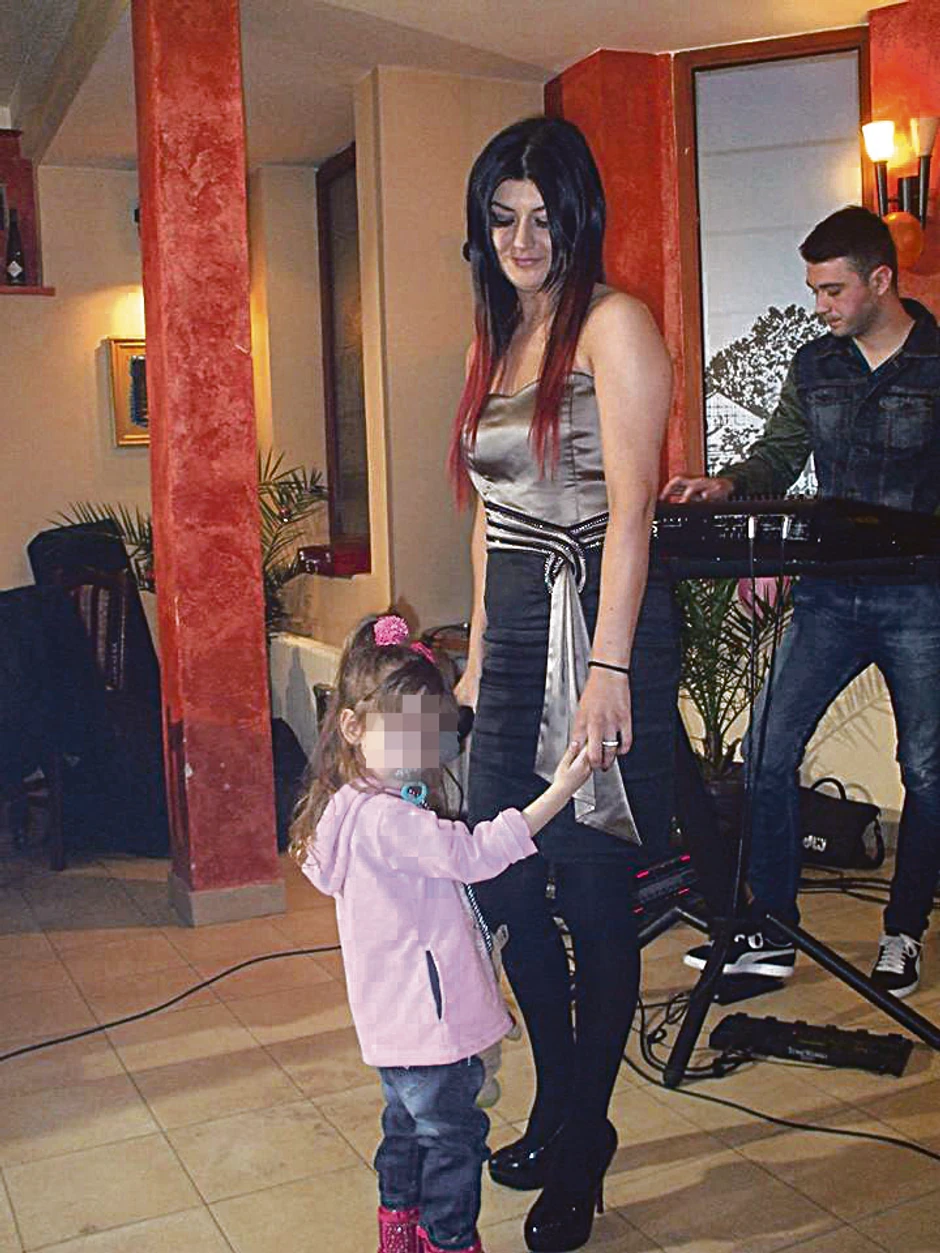 Jelena Krsmanović bila je jako vezana za svoju ćerku Janu, koja je imala pet godina kada je pevačica ubijena 