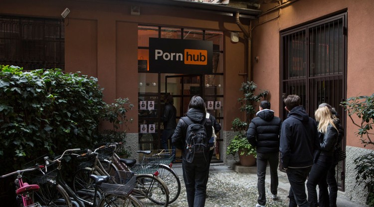 Milánó: PornHub megnyitó 2017-ben