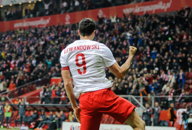 Lewandowski i Krychowiak nominowani do Drużyny Roku