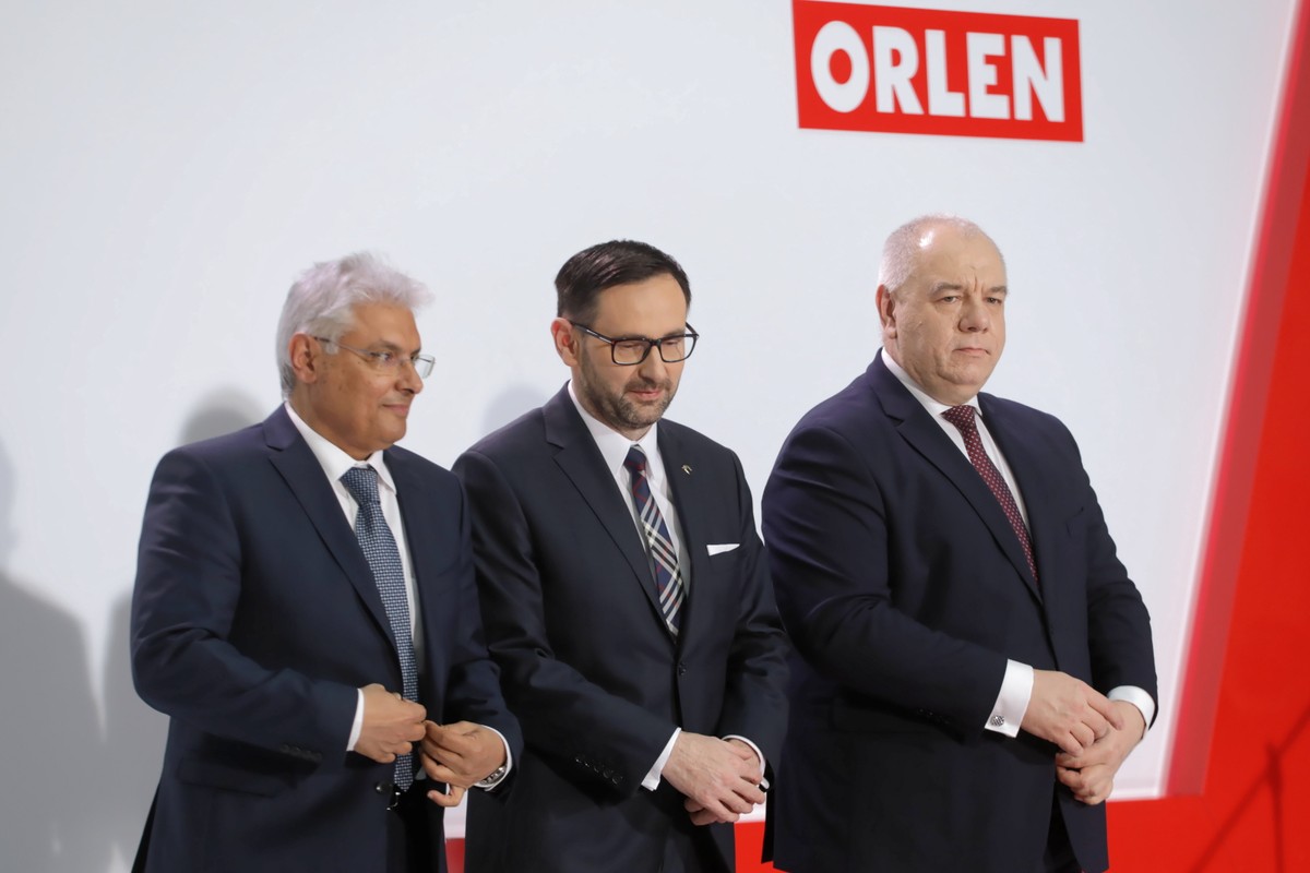 Wiceprezes koncernu Saudi Aramco Mohammed Y. Al Qahtani, prezes zarządu PKN ORLEN Daniel Obajtek i wicepremier Jacek Sasin