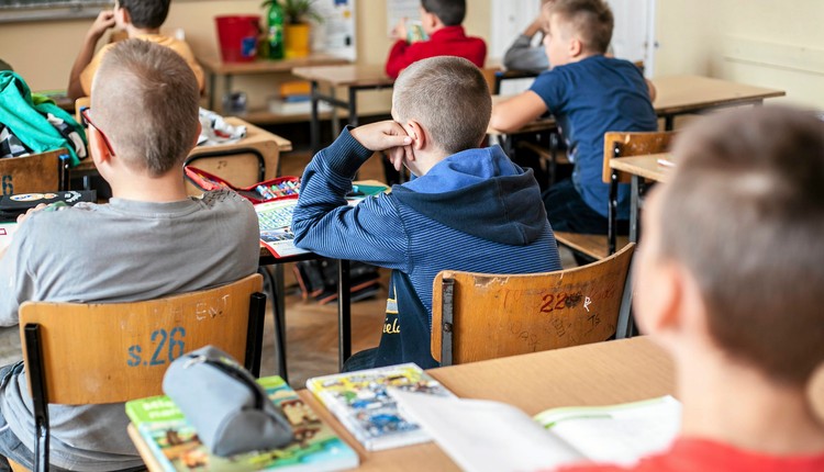 Mniej nauki w szkole od 1 września. 45 tematów zamiast 127 z jednego przedmiotu