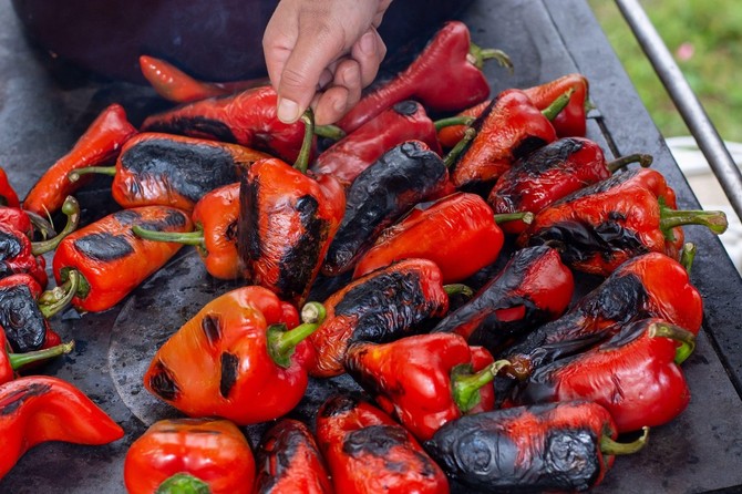 Za pripremu paradajza, ajvara i pinđura, bolje je birati jako zrele plodove
