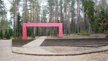 Rosja uszkodziła pomniki w Katyniu