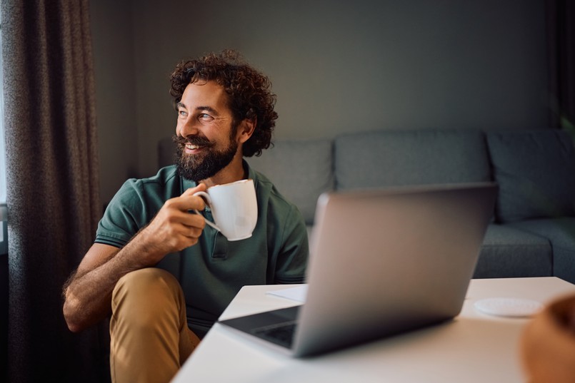 mężczyzna, laptop, quiz
