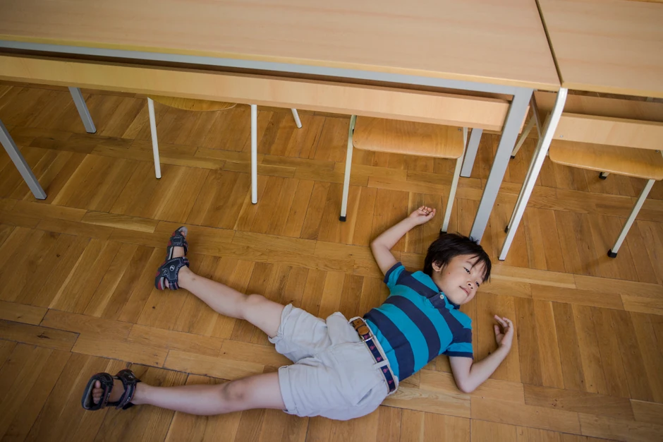 En najviše voli sa drugarima da se igra "između dve vatre"