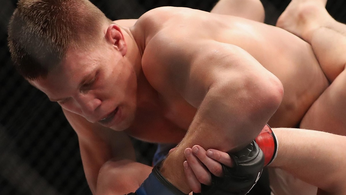 Nie tak miała zakończyć się druga walka Marcina Helda pod banderą UFC. Polak przegrał przez niezwykle kontrowersyjną decyzję sędziów z Joe Lauzonem na gali UFC Fight Night 103 i nie krył rozczarowania. Jego przeciwnik powiedział wprost, że gdyby mógł to zmieniłby werdykt i porozmawia w tej sprawie z przedstawicielami UFC.