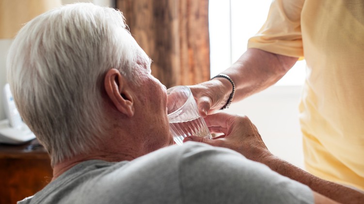 szomjusag, időskor, öregség