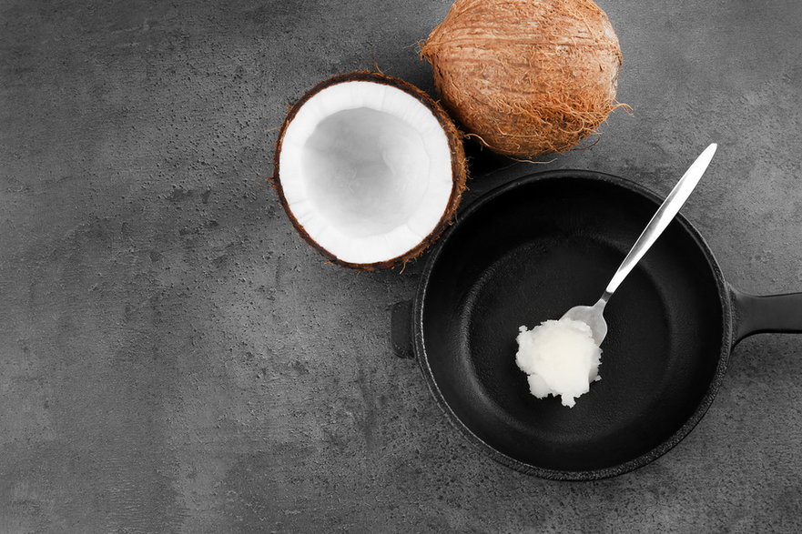 W oleju kokosowym przeważają nasycone kwasy tłuszczowe