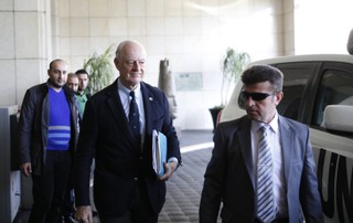 ONZ pomoże Syryjczykom. Rząd zgadził się na konwoje humanitarne