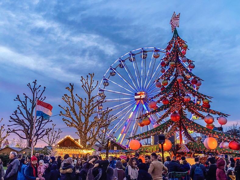 Bożonarodzeniowy jarmark w centrum miasta Luksemburg