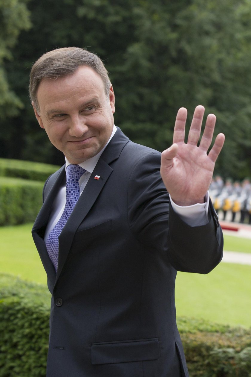 Zdaniem Miecugowa, Andrzej Duda jest zakładnikiem własnej partii