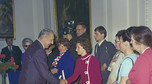 Maj 1974. Edward Gierek wita się z matką gdańskich pięcioraczków Leokadią Rychert